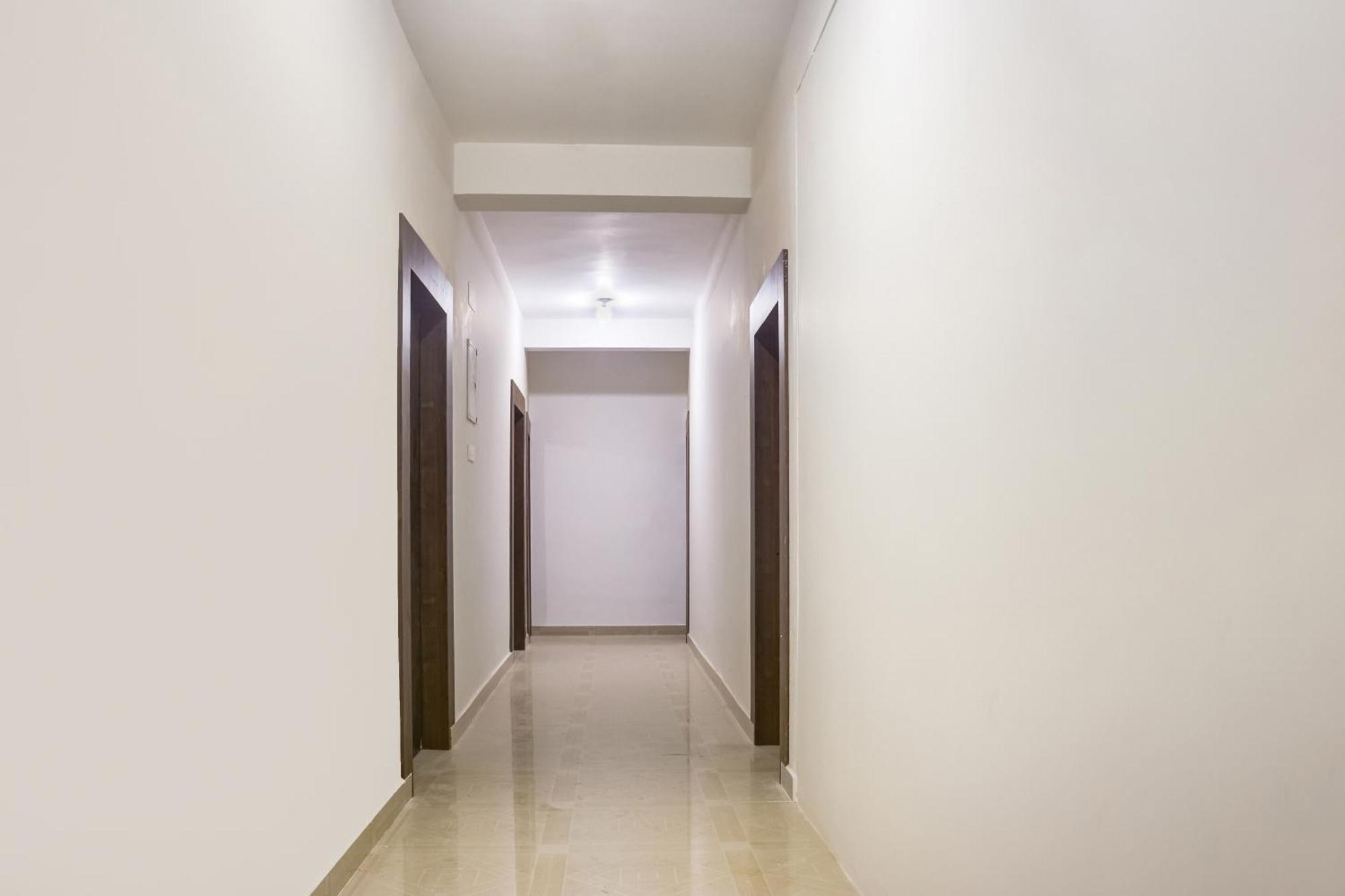 Hotel O Tushar Continental New Delhi Bagian luar foto